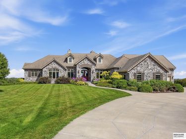 1586 Avignon Circle, Yutan, NE 68073