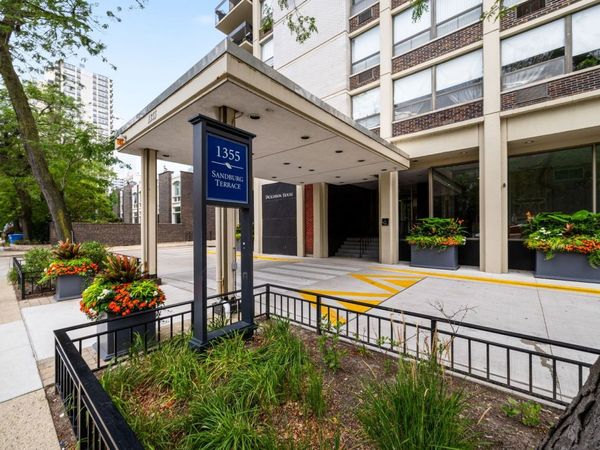 1355 N Sandburg Terrace , Unit 1809, Chicago, IL 60610