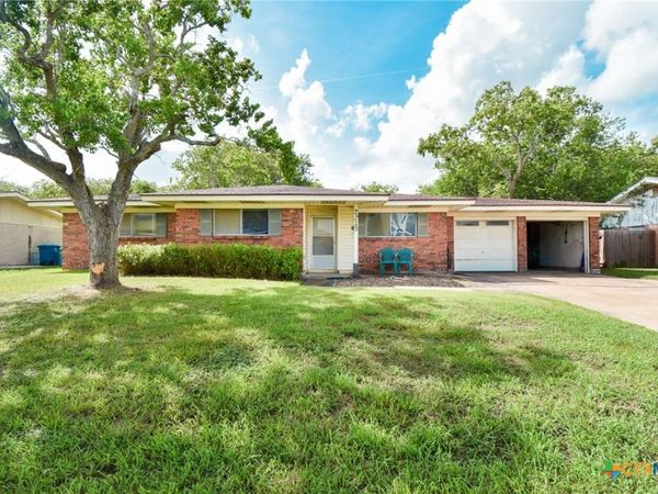 2215 Larry Drive, Port Lavaca, TX 77979