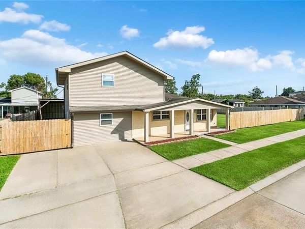2212 KENNETH Drive, Violet, LA 70092