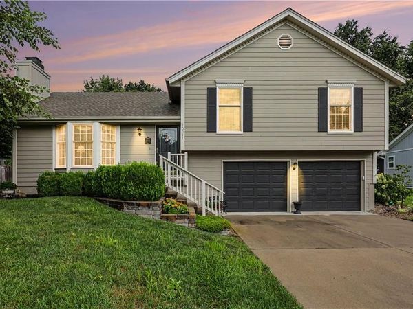 10011 N Highland Terrace, Kansas City, MO 64155