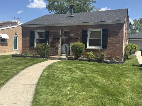 9855 S CAMPBELL Avenue, Evergreen Park, IL 60805