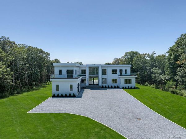 36 Old Neck Road S, Center Moriches, NY 11934