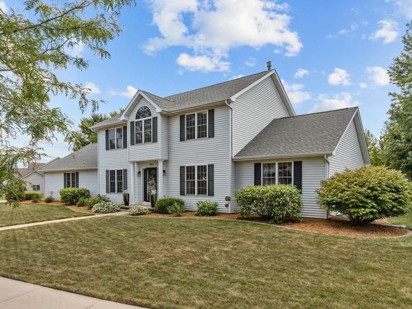 3023 E GREENLEAF DRIVE, Appleton, WI 54913