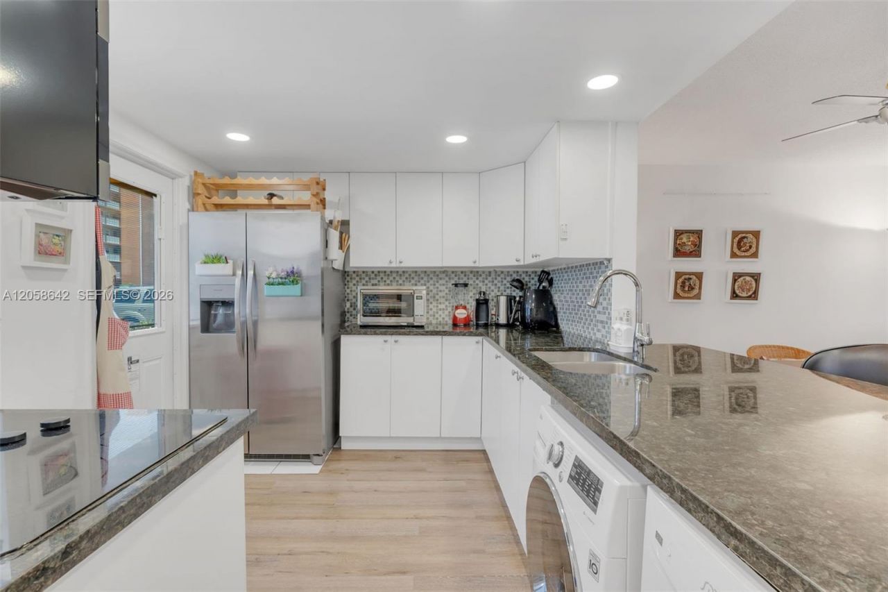 233 NE 14th Ave , Unit 108, Hallandale Beach, FL 33009 Photo