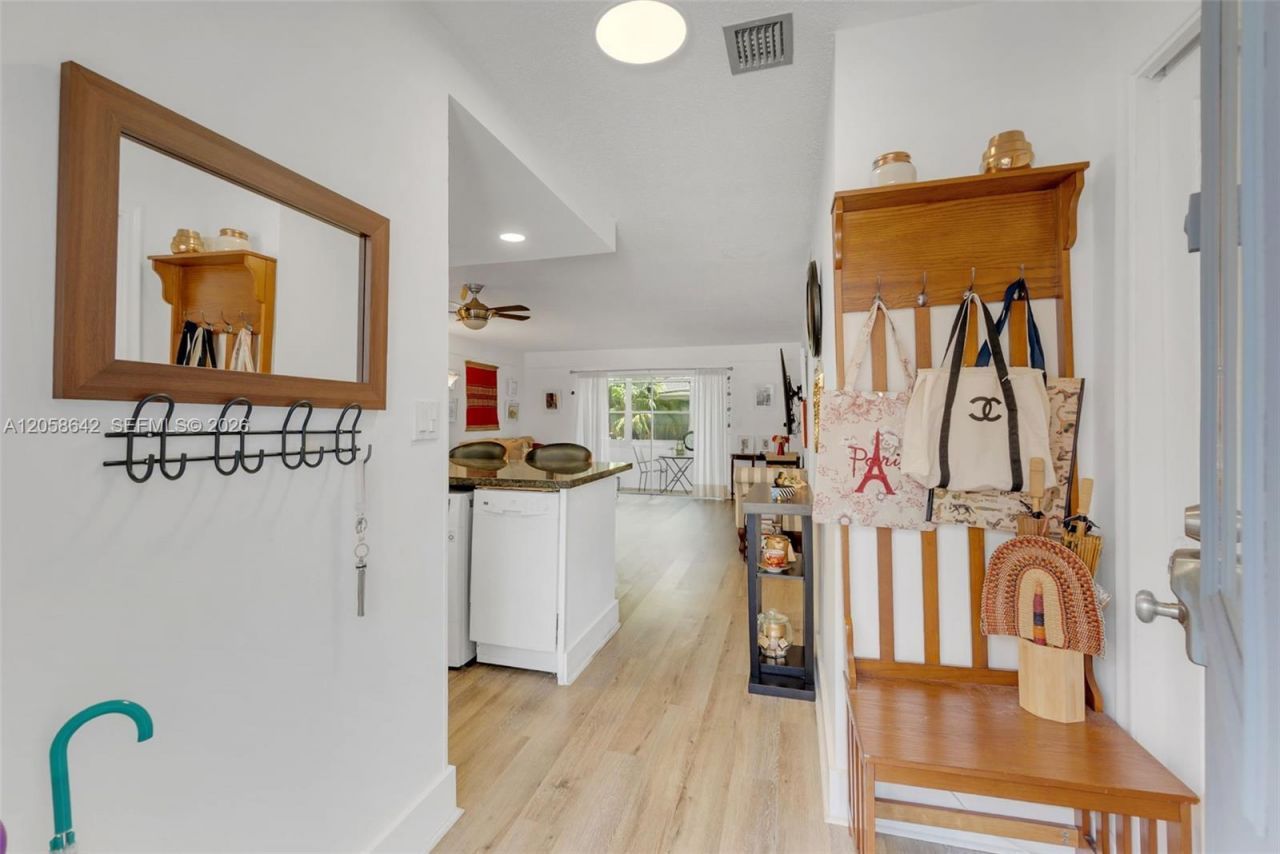 233 NE 14th Ave , Unit 108, Hallandale Beach, FL 33009 Photo