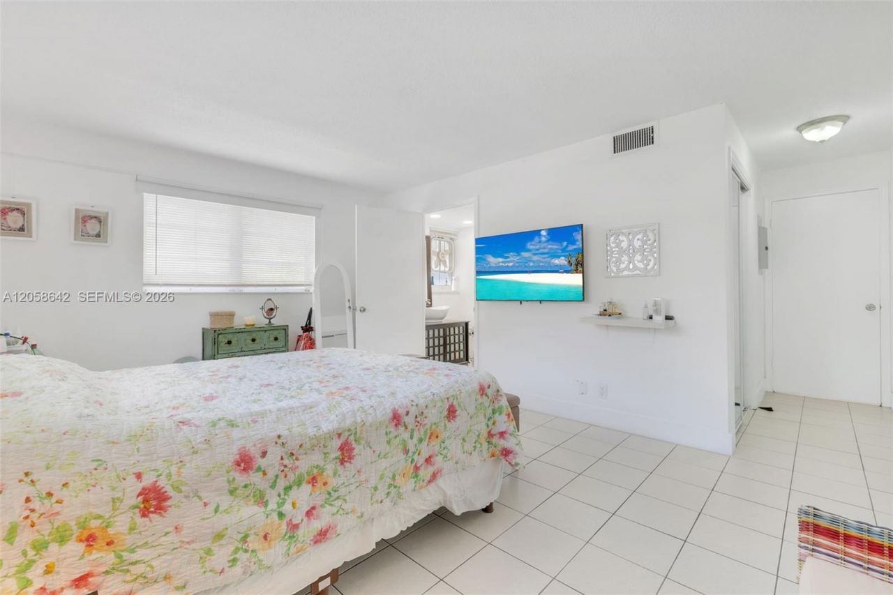 233 NE 14th Ave , Unit 108, Hallandale Beach, FL 33009 Photo