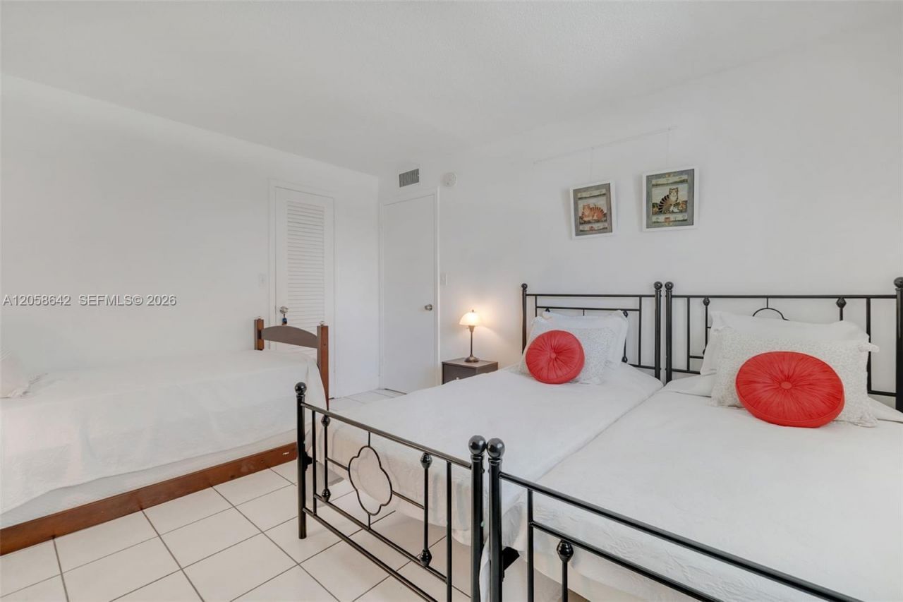 233 NE 14th Ave , Unit 108, Hallandale Beach, FL 33009 Photo