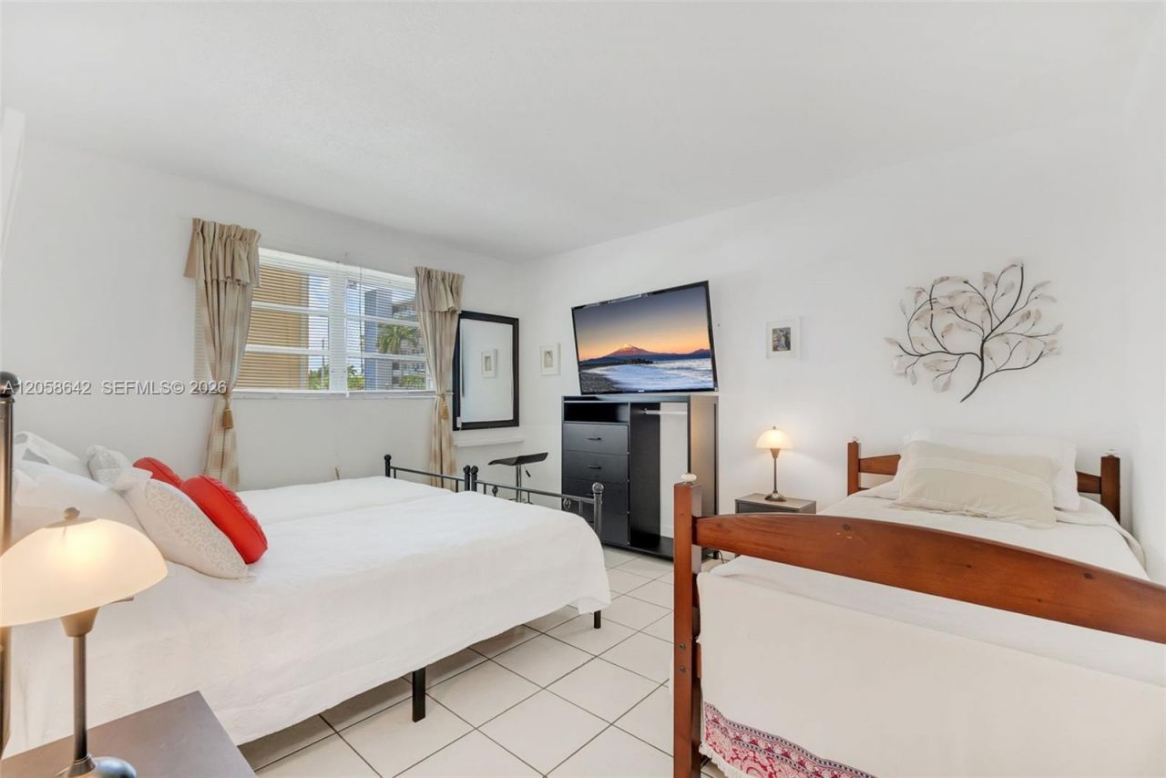 233 NE 14th Ave , Unit 108, Hallandale Beach, FL 33009 Photo
