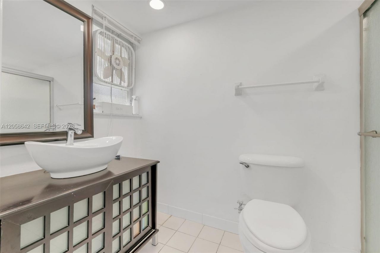 233 NE 14th Ave , Unit 108, Hallandale Beach, FL 33009 Photo