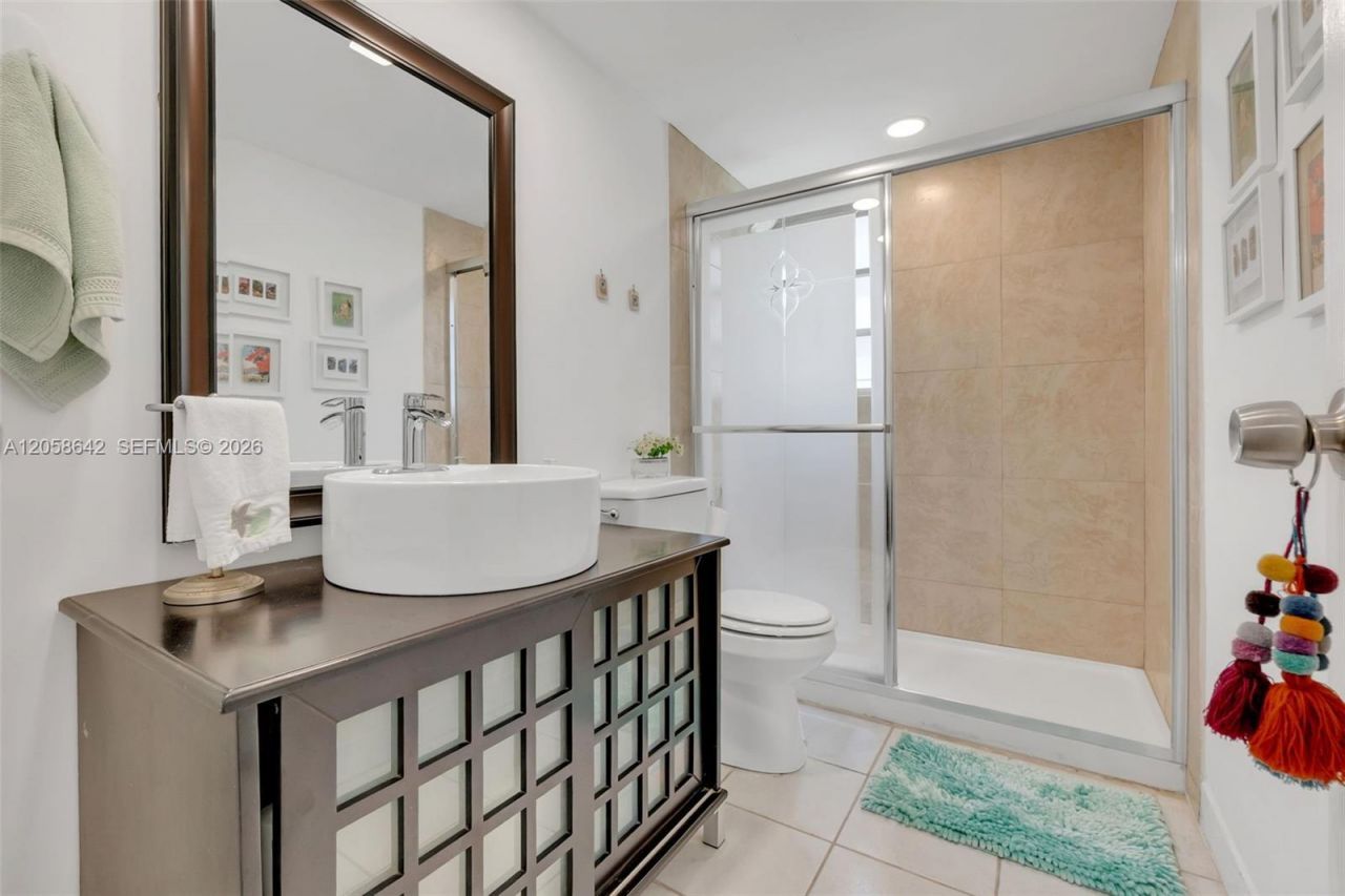 233 NE 14th Ave , Unit 108, Hallandale Beach, FL 33009 Photo