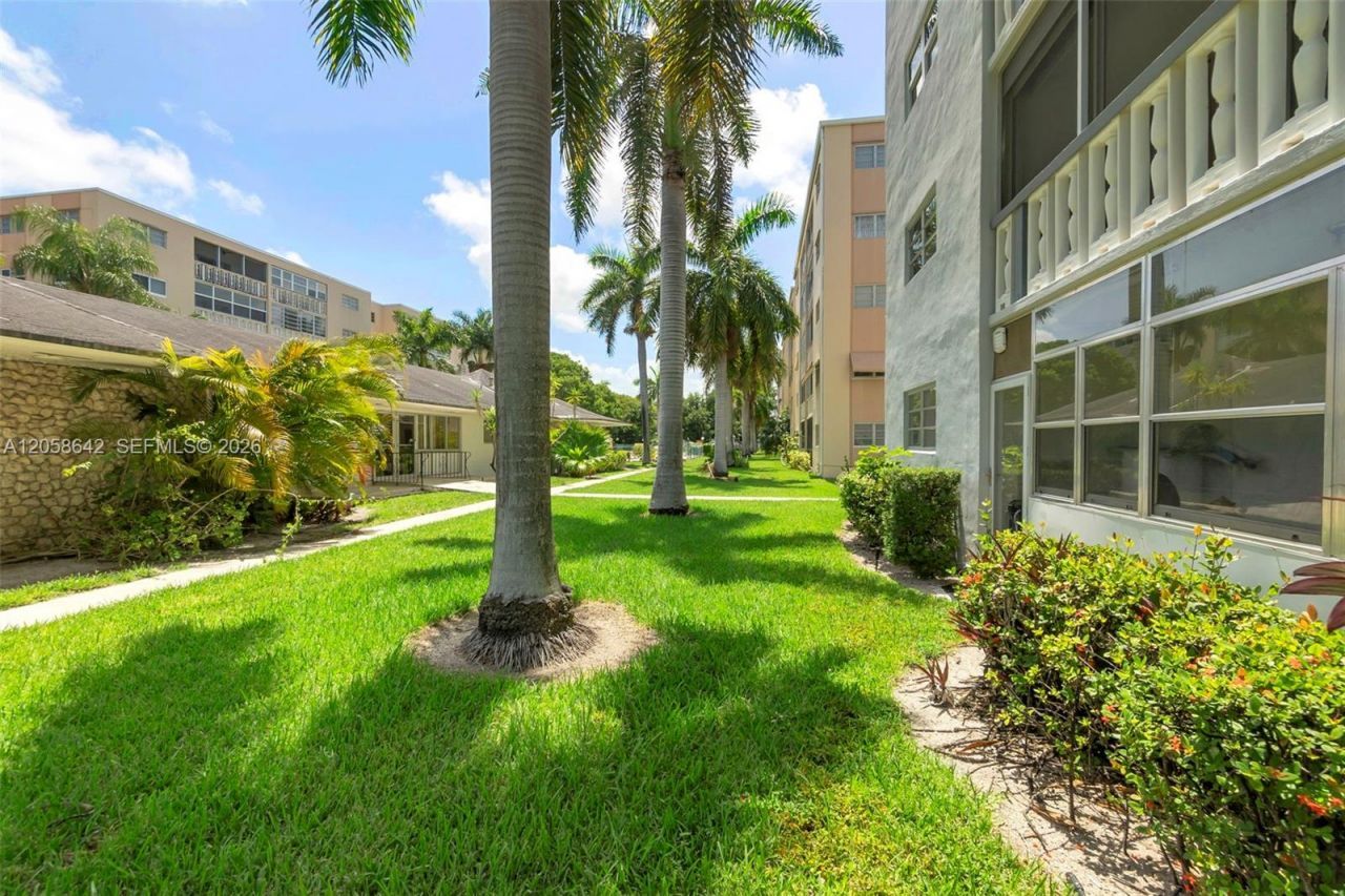 233 NE 14th Ave , Unit 108, Hallandale Beach, FL 33009 Photo