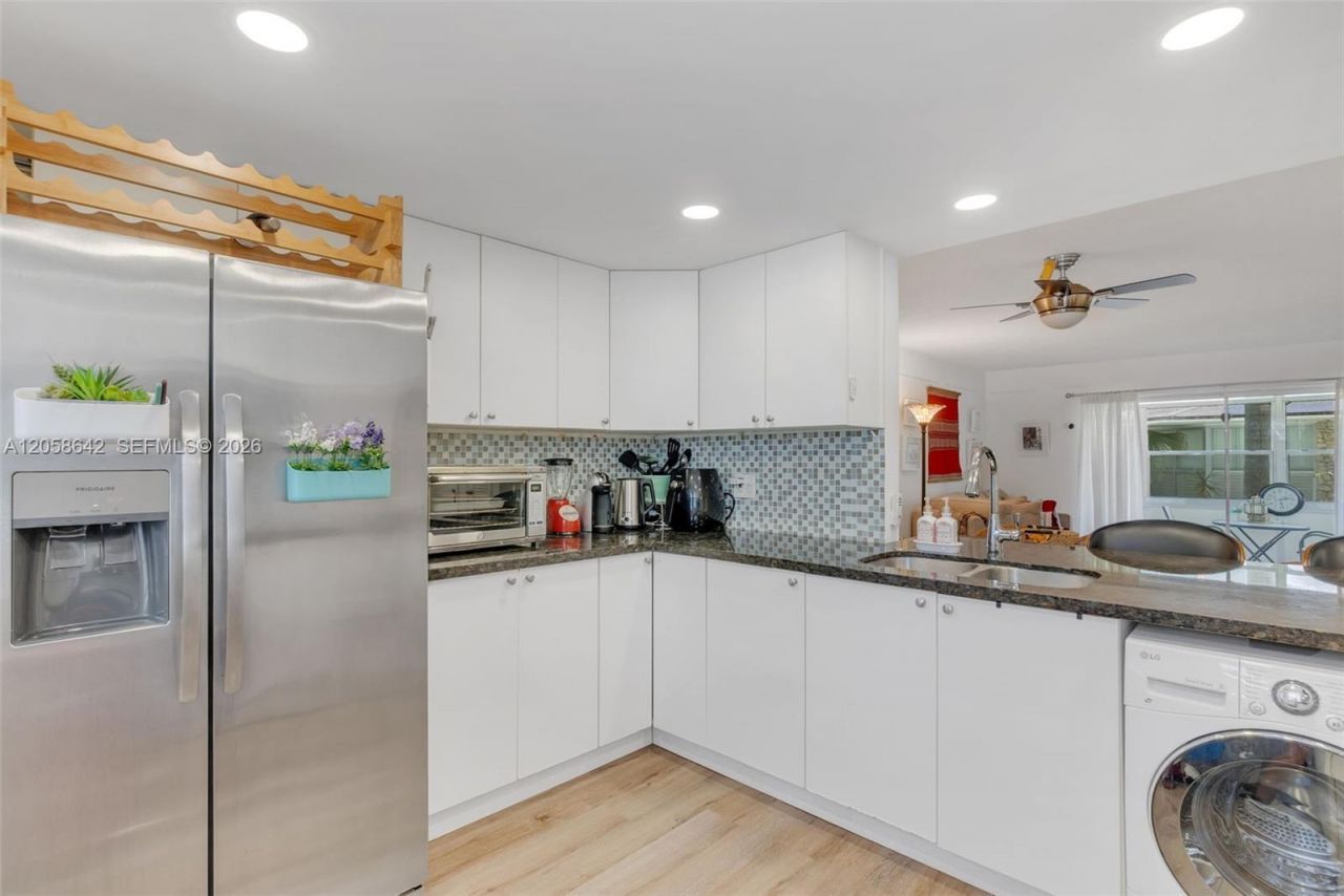 233 NE 14th Ave , Unit 108, Hallandale Beach, FL 33009 Photo