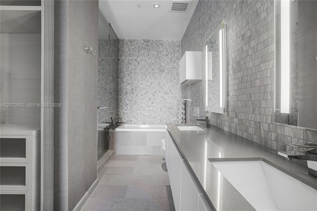 88 SW 7th St, Unit 4006, Miami, FL 33130 Photo