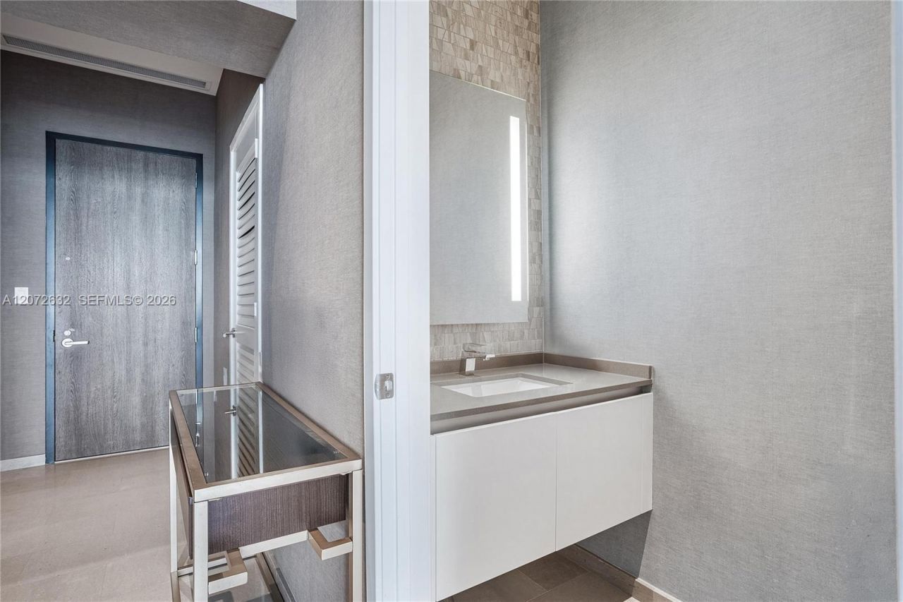 88 SW 7th St, Unit 4006, Miami, FL 33130 Photo