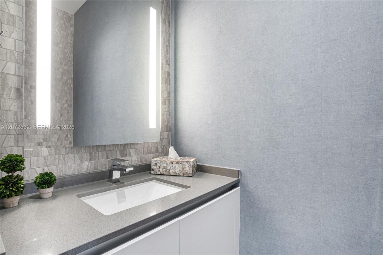 88 SW 7th St, Unit 4006, Miami, FL 33130 Photo