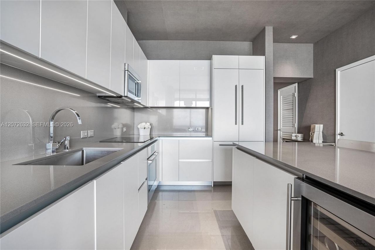 88 SW 7th St, Unit 4006, Miami, FL 33130 Photo