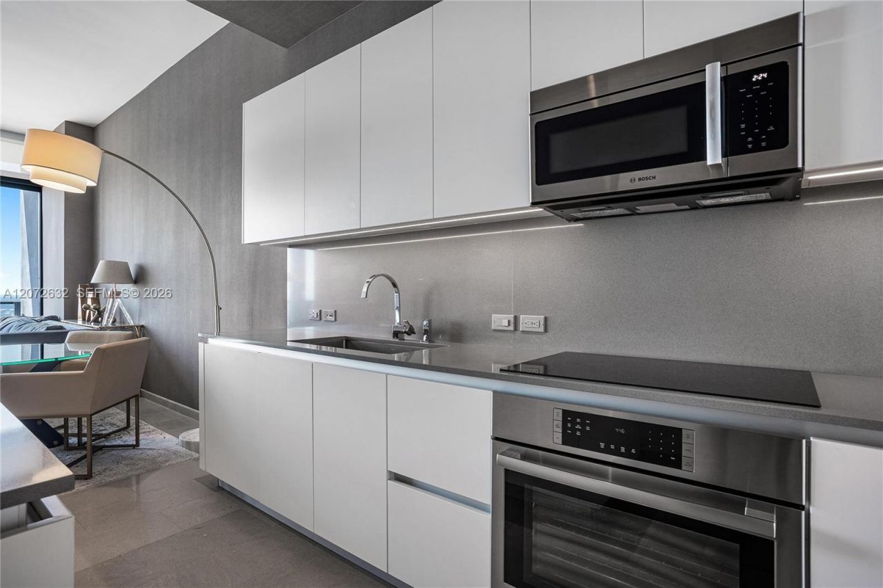 88 SW 7th St, Unit 4006, Miami, FL 33130 Photo