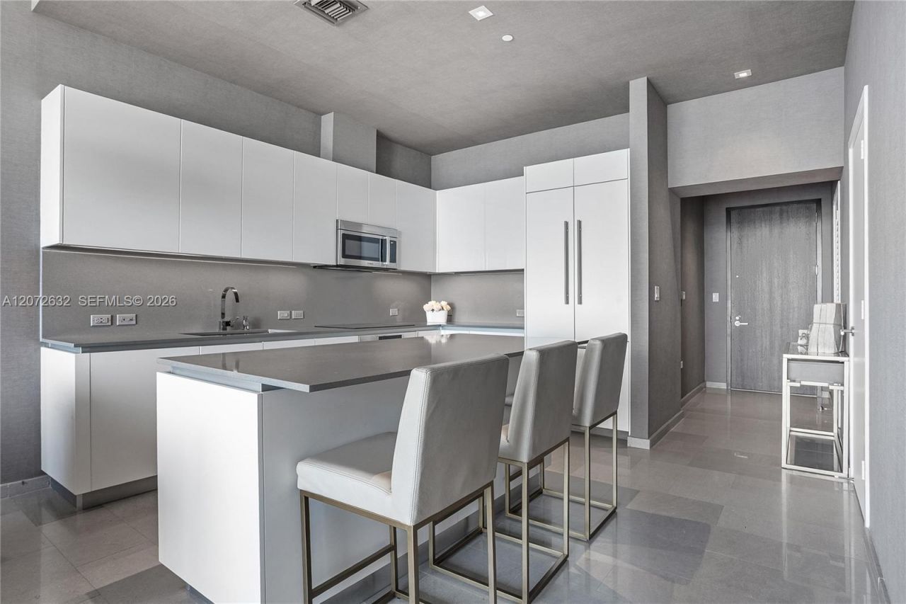 88 SW 7th St, Unit 4006, Miami, FL 33130 Photo