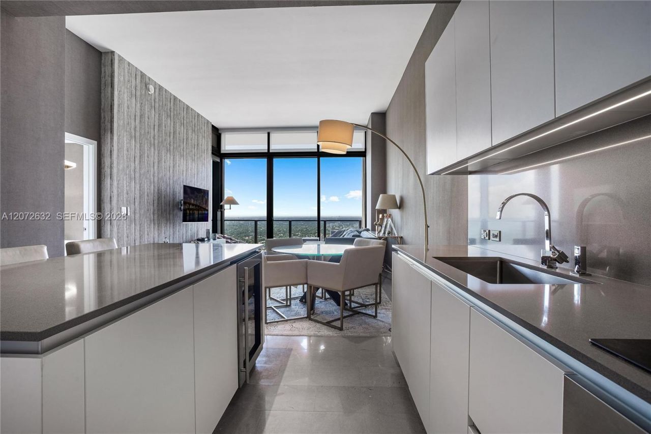 88 SW 7th St, Unit 4006, Miami, FL 33130 Photo