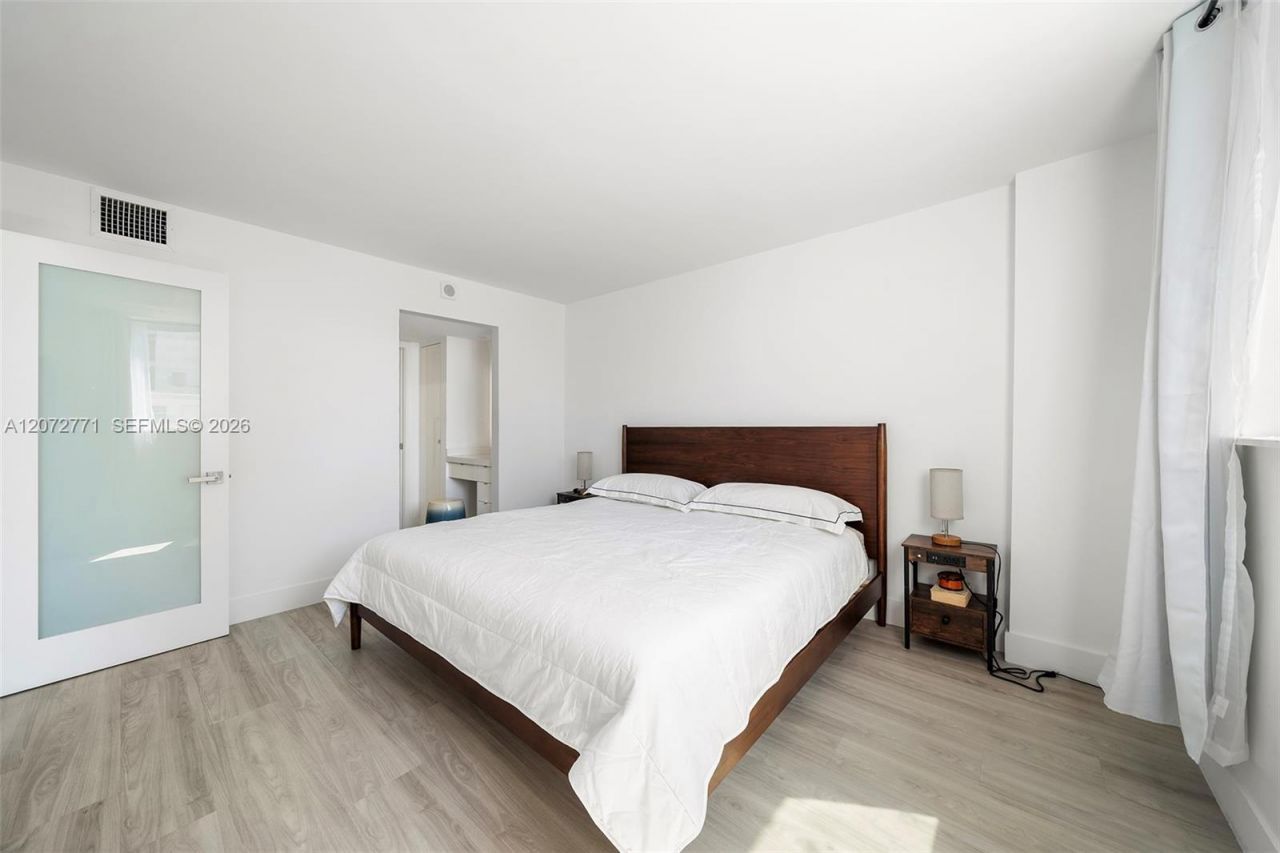 345 Ocean Dr , Unit 610, Miami Beach, FL 33139 Photo