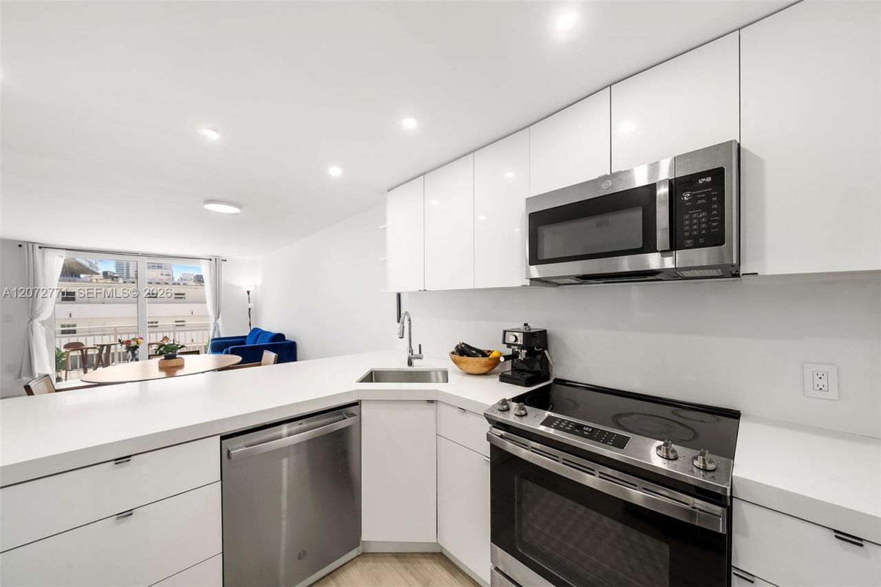 345 Ocean Dr , Unit 610, Miami Beach, FL 33139 Photo