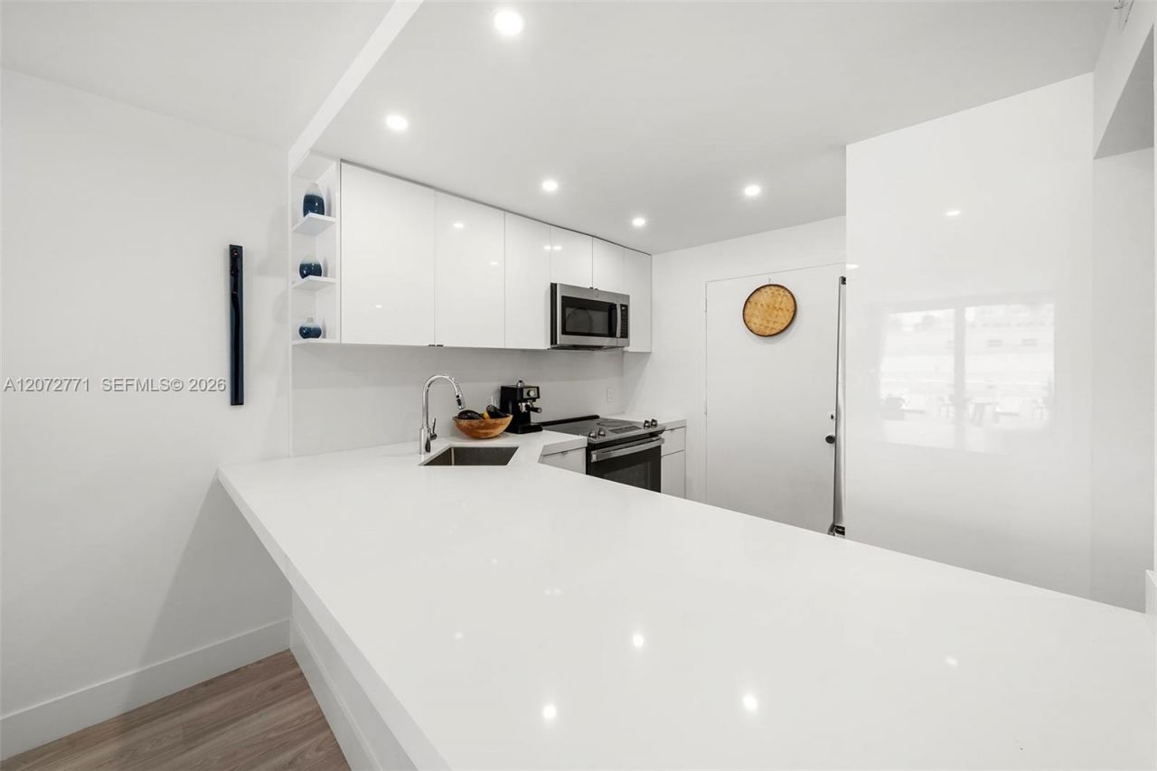 345 Ocean Dr , Unit 610, Miami Beach, FL 33139 Photo
