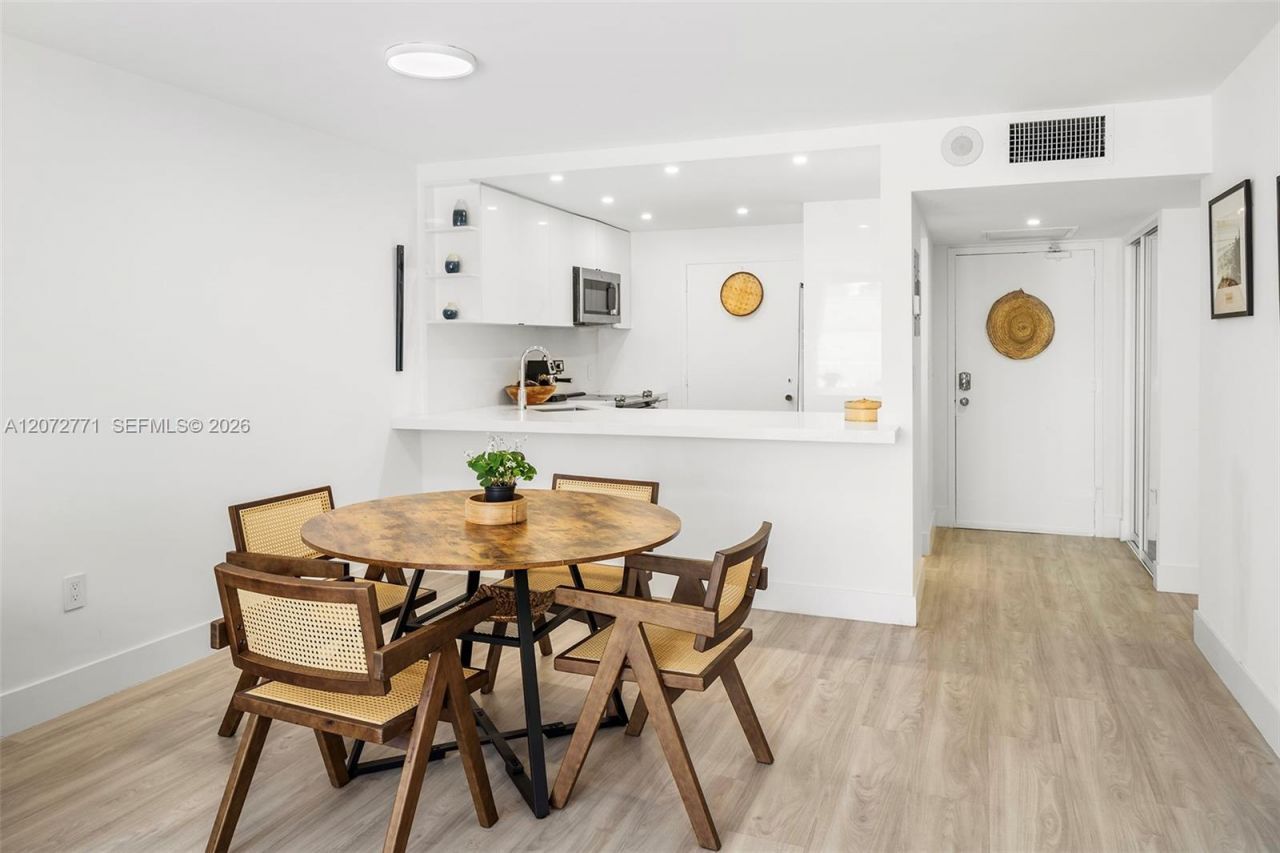 345 Ocean Dr , Unit 610, Miami Beach, FL 33139 Photo