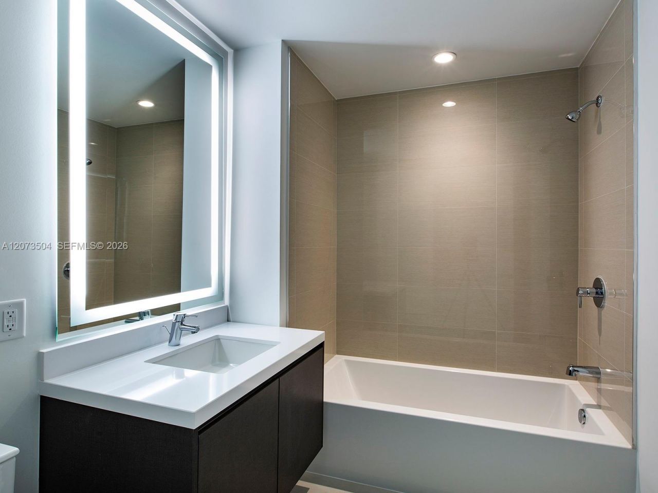 851 NE 1st Ave , Unit PH5011, Miami, FL 33132 Photo