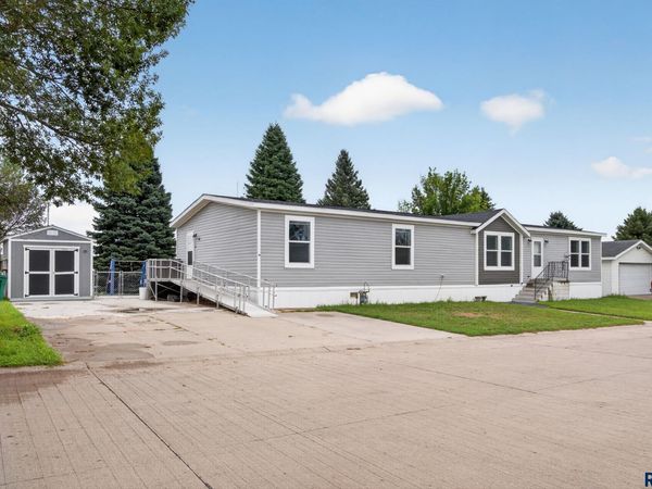 800 N Scotland Pl, Sioux Falls, SD 57107