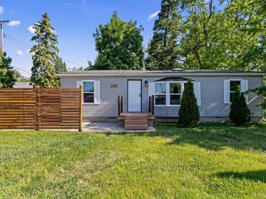 2900 Hensman Street, Keego Harbor, Mi 48320