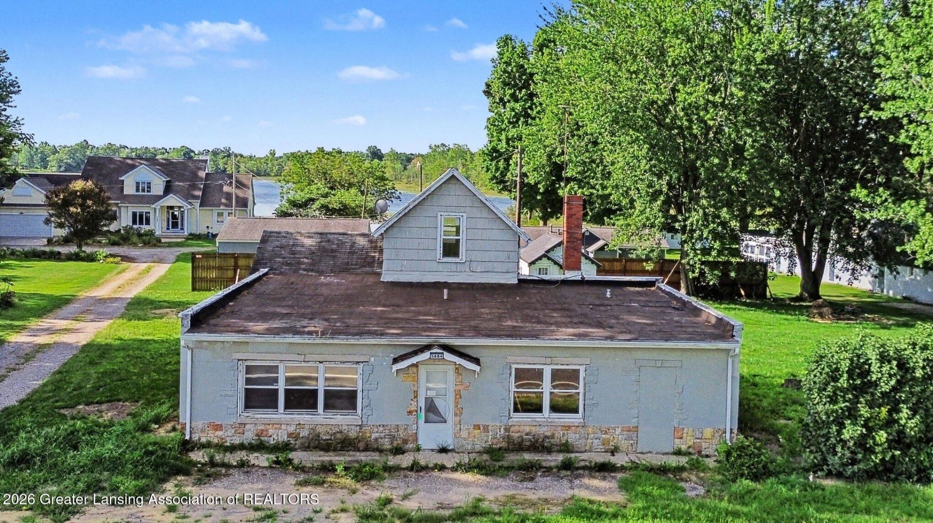 5884 E Round Lake Road, Laingsburg, MI 48848 Main Photo