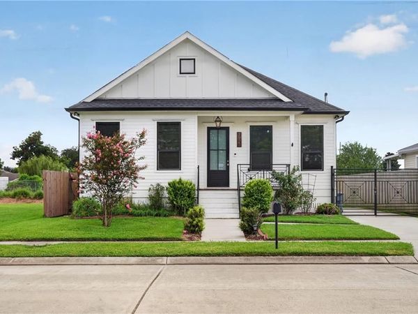 1923 CENTER Street , Arabi, LA 70032