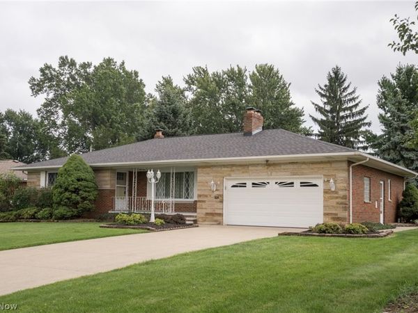 320 Justo Lane , Seven Hills, OH 44131