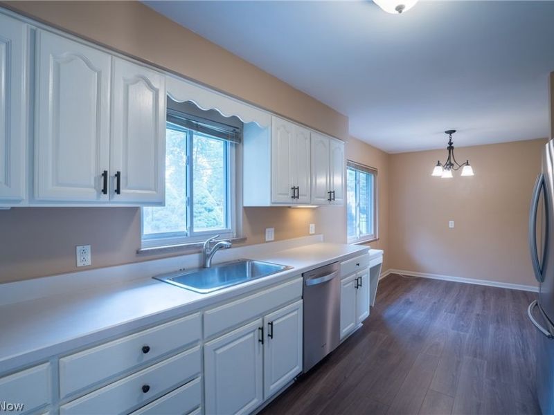 320 Justo Lane, Seven Hills, OH 44131 Photo 11