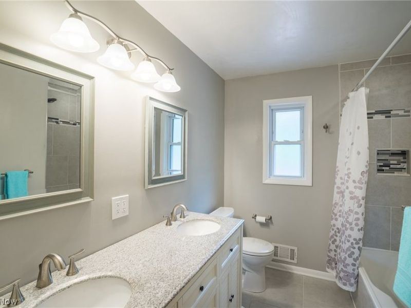320 Justo Lane, Seven Hills, OH 44131 Photo 14