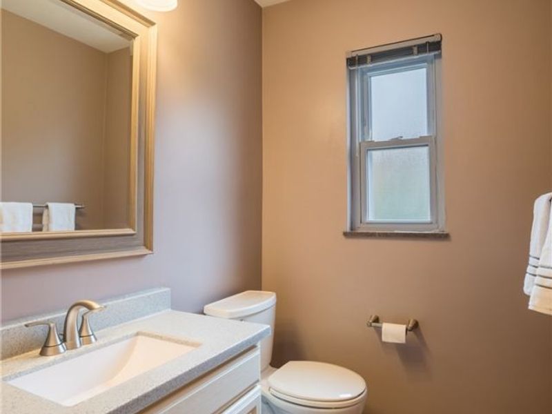 320 Justo Lane, Seven Hills, OH 44131 Photo 16
