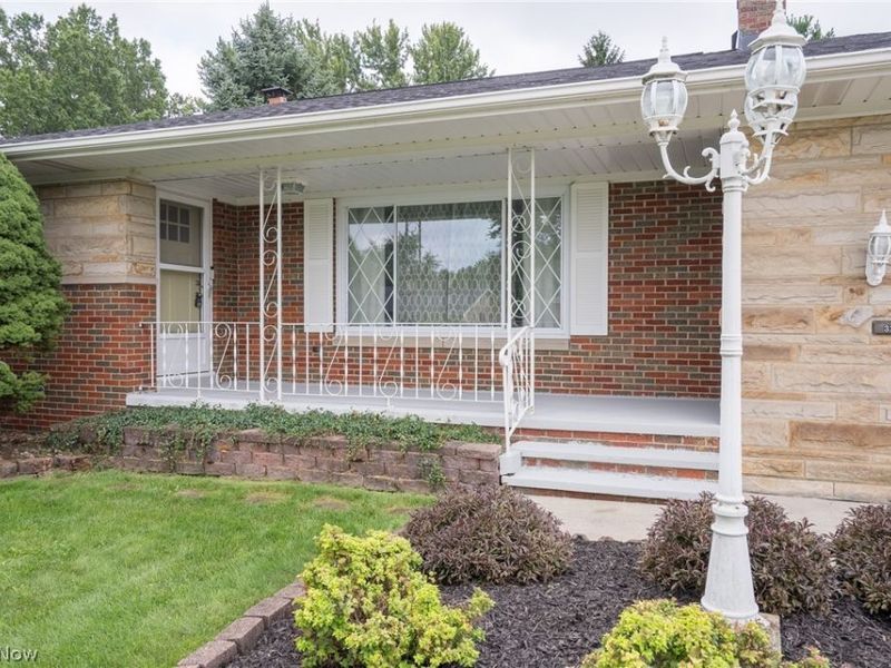 320 Justo Lane, Seven Hills, OH 44131 Photo 2