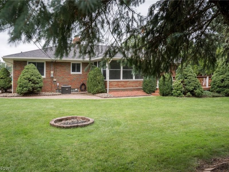320 Justo Lane, Seven Hills, OH 44131 Photo 3