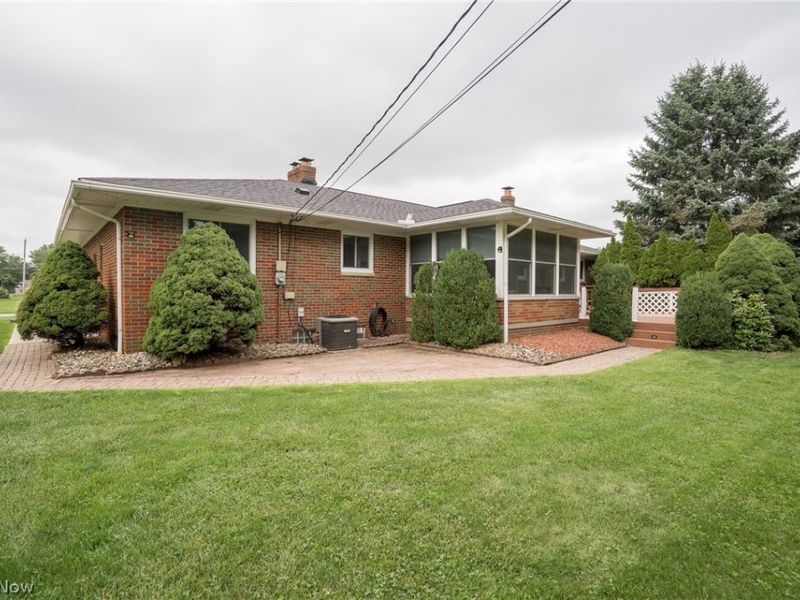 320 Justo Lane, Seven Hills, OH 44131 Photo 4
