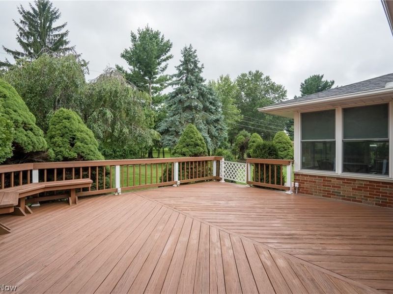 320 Justo Lane, Seven Hills, OH 44131 Photo 6