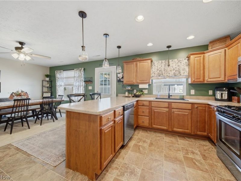2137 Beechtree Drive, Uniontown, OH 44685 Photo 17