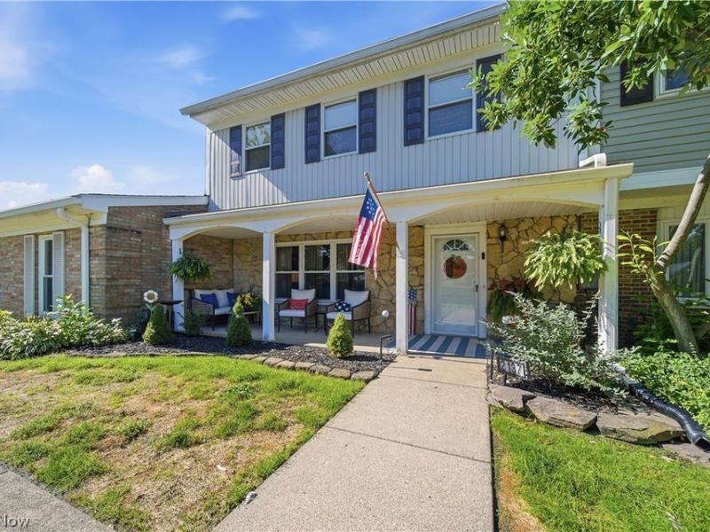 2137 Beechtree Drive, Uniontown, OH 44685 Photo 2