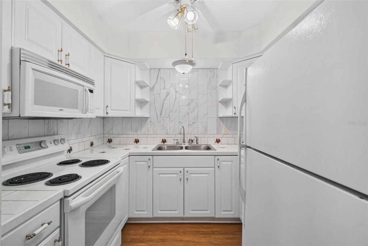 138 36th Avenue N, Unit 208 W, Saint Petersburg, FL 33704 Photo