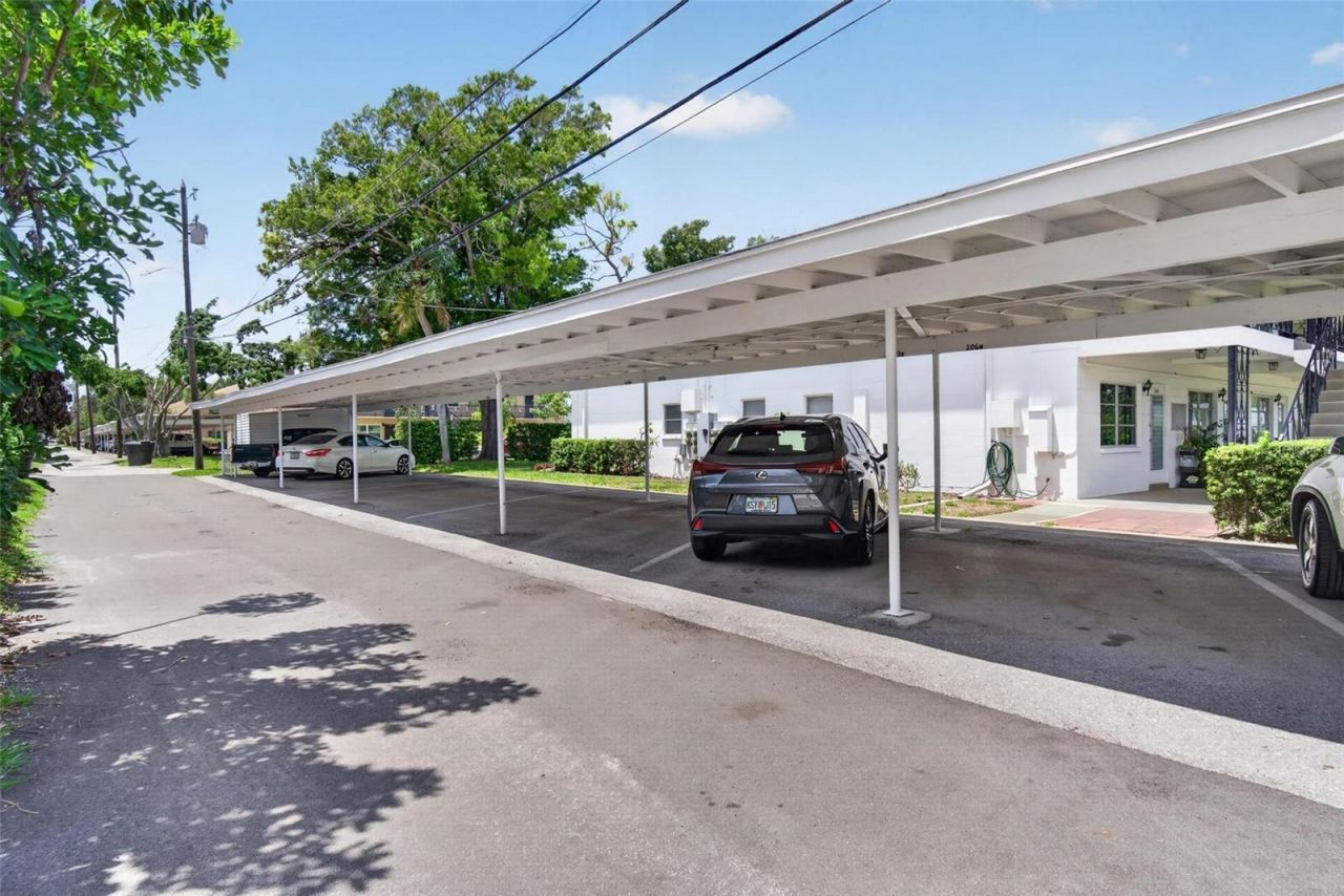 138 36th Avenue N, Unit 208 W, Saint Petersburg, FL 33704 Photo