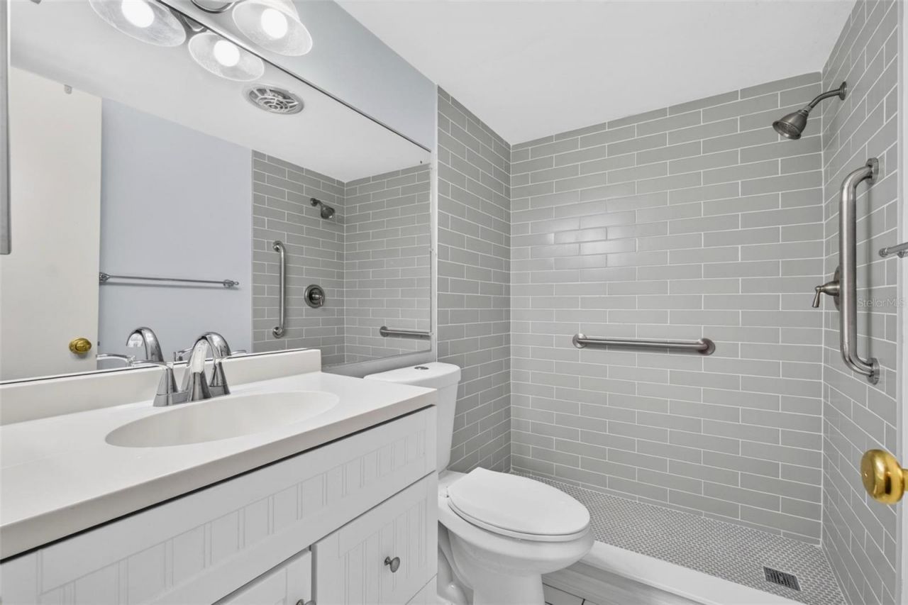 138 36th Avenue N, Unit 208 W, Saint Petersburg, FL 33704 Photo