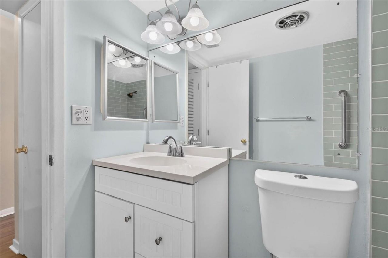 138 36th Avenue N, Unit 208 W, Saint Petersburg, FL 33704 Photo