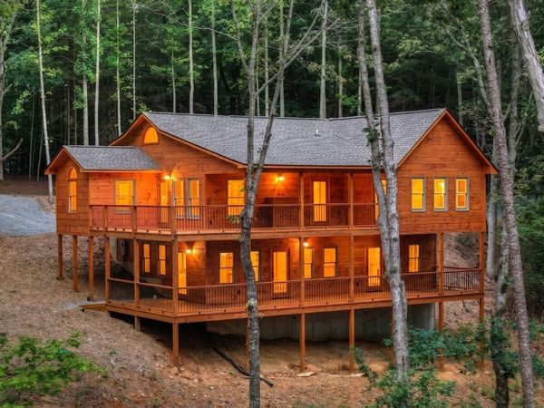 394 Blackberry Circle , Ellijay, GA 30536