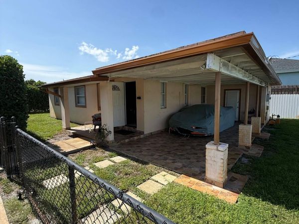302 WALKER Avenue, Greenacres, FL 33463