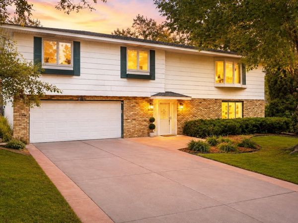 2863 Aglen Street, Roseville, MN 55113